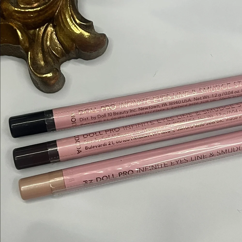 NEW Doll 10 Eyeliner Set
